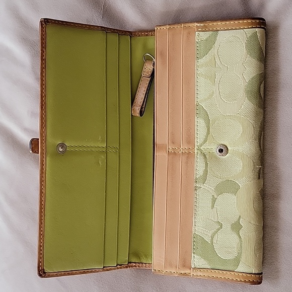 Coach wallet 💚 - Picture 2 of 4